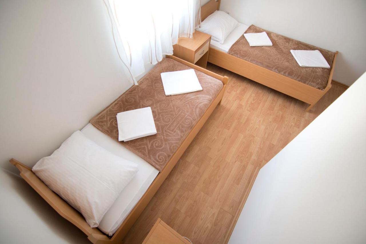 Apartmani Juric Vir Exterior photo